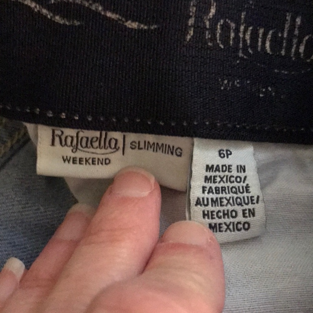 🚨CLOSET CLOSING🚨 Rafaella Slimming Capris/Cropped Jeans - Picture 5 of 5